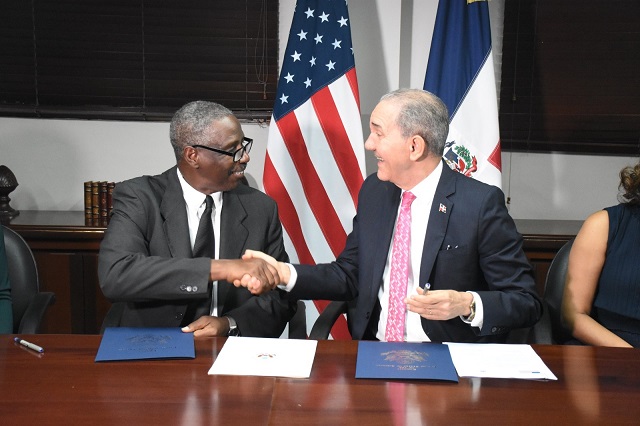  MESCYT y el Instituto Cultural Domínico Americano firman acuerdo beneficia ocho estudiantes dominicanos bajo el Programa Fulbright