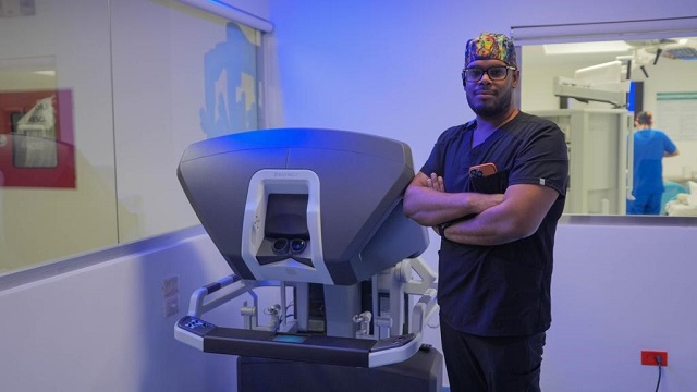  Dr. Constanzo Garrido realiza la primera cirugía bariátrica por robot en Santo Domingo