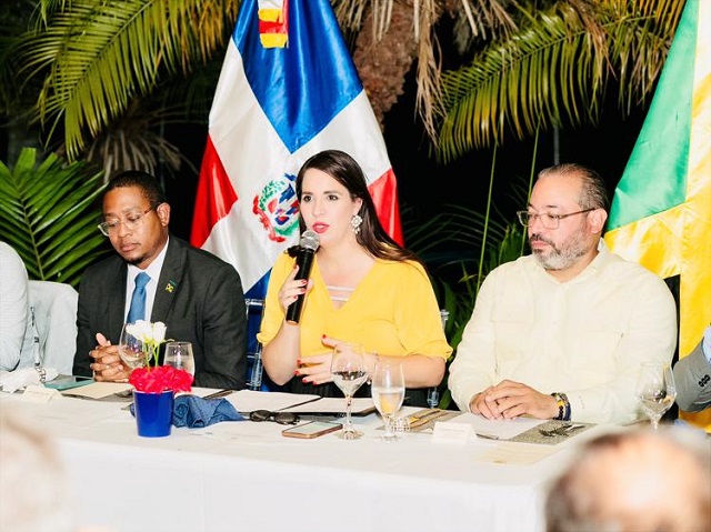  Embajada Dominicana celebra Mesa Redonda con prominentes empresarios de Jamaica