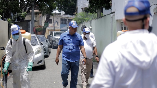  Precandidato a Senador Alexis Jiménez realizó jornada de funmigación en la Provincia de Santo Domingo