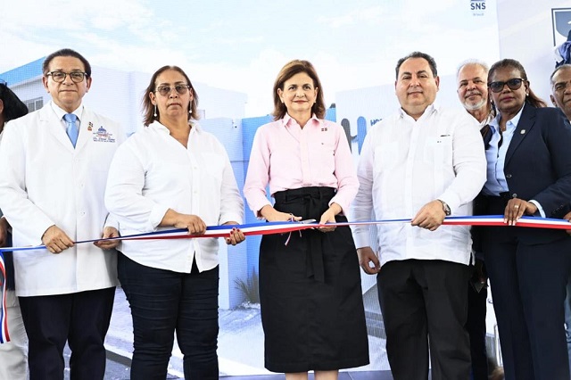  Vicepresidenta Raquel Peña entrega Emergencia y remozamiento general en tres hospitales de San Cristóbal
