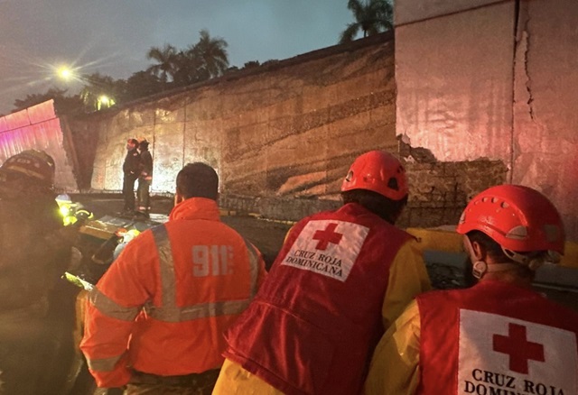  El 9-1-1 reporta asistencia a afectados en colapso de pared del desnivel de la 27