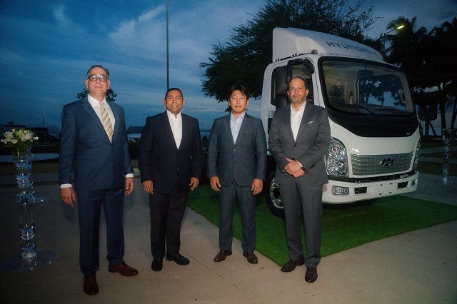  Magna presenta el primer camión Hyundai 100% eléctrico en RD
