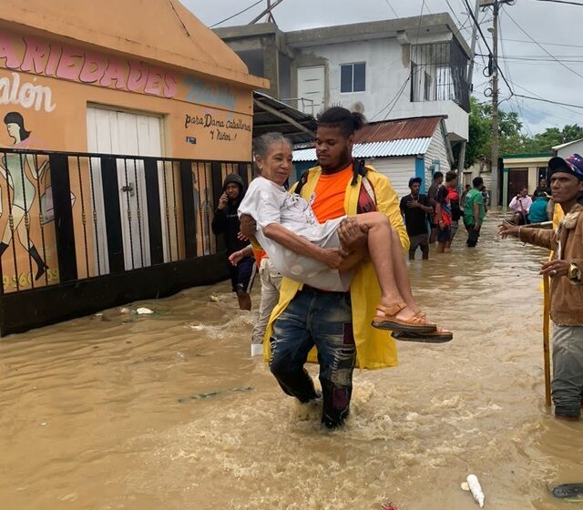  Defensa Civil: Unas 1,500 personas desplazadas a casa de amigos y familiares por lluvias