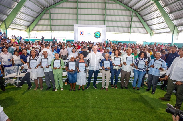  Presidente Abinader entrega 1188 títulos de propiedad en Elías Piña y Dajabón