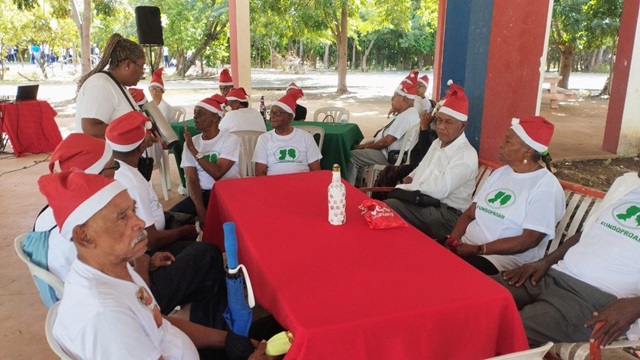  Fundoproam celebra tradicional fiesta navideña en favor de envejecientes de varios sectores de Santo Domingo Este