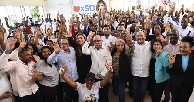  Dirigentes sindicales anuncian apoyo a Carolina Mejía