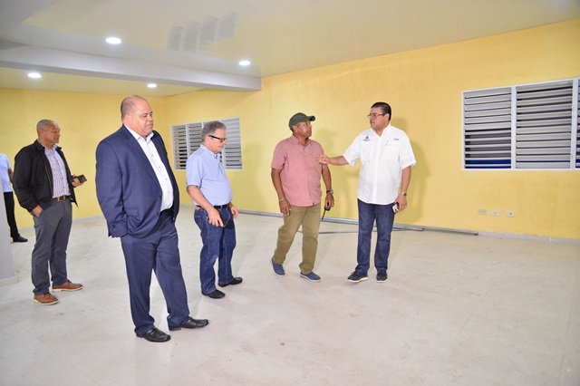  Ministro Camacho supervisa obras deportivas barrio Capotillo en el DN