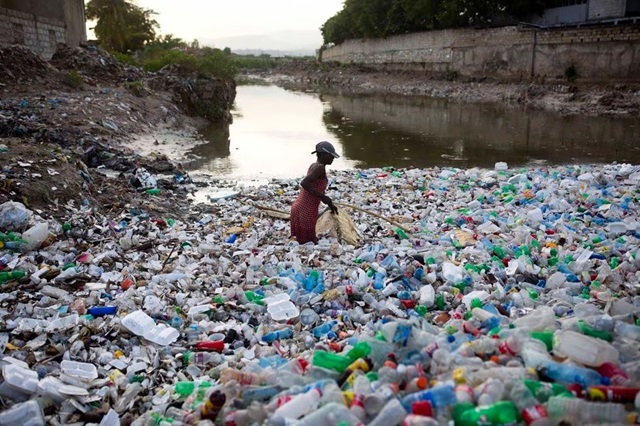  Es hora de politizar el plástico!”: ¿Por qué seguimos tan atados a este material?