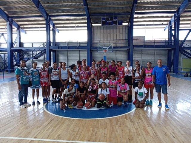  Indias club San Vicente vence Lobas de Samaná en intercambio de basket femenino U16 y Libre