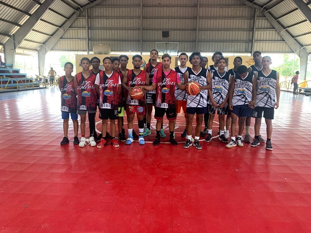  Inician cuadrangular de baloncesto juvenil municipio de Villa Riva