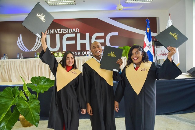  UFHEC graduó nuevos profesionales en Moca