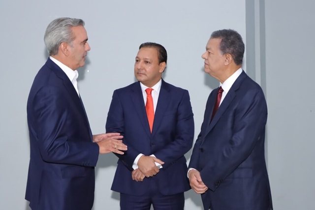 Presidente Abinader visitará esta noche a líderes opositores Leonel Fernández y Abel Martínez