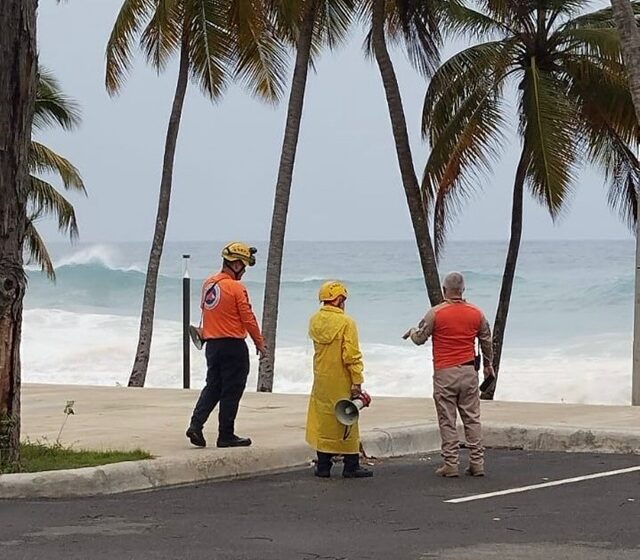  Defensa Civil en sesión permanente; realiza labores preventivas y de respuesta ante huracán Beryl