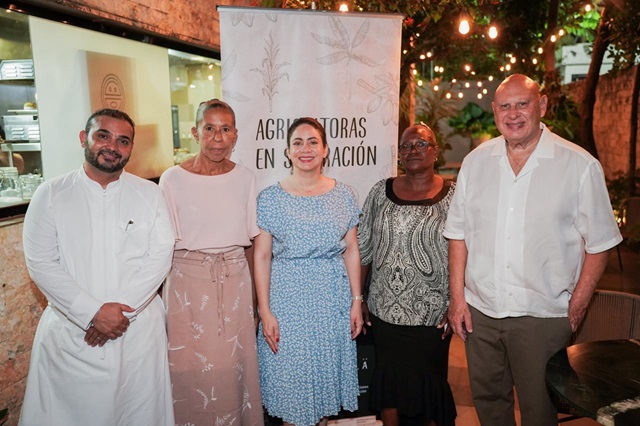  Chef Saverio Stassi elabora menú de seis tiempos con productos de las “Agricultoras en Superación” de Samaná