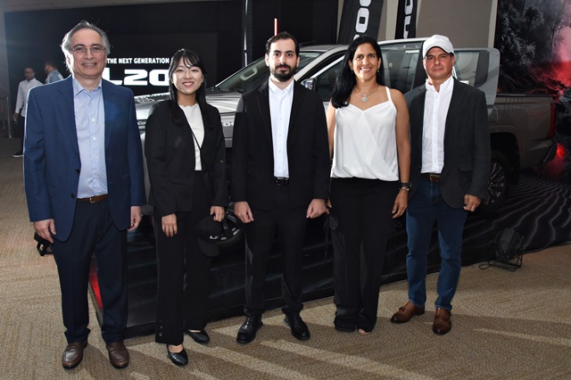  Bonanza Dominicana presenta la nueva camioneta L200 año 2025