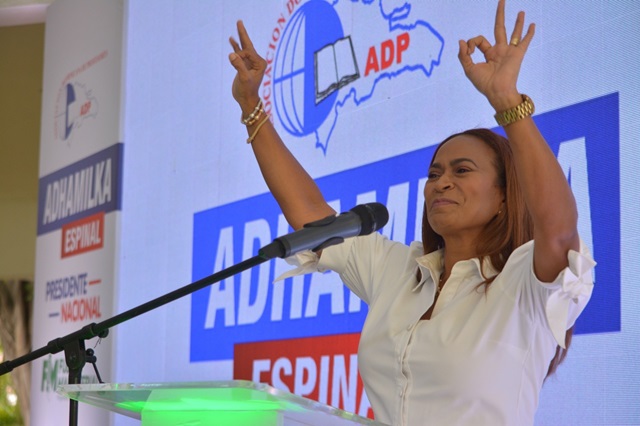  La Fuerza Magisterial presenta a Adhamilka Espinal como candidata a la Presidencia Nacional de ADP