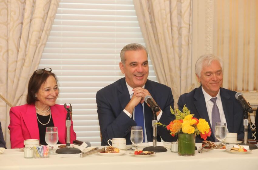  Presidente Abinader llega a RD tras participar en 79º período de sesiones de la Asamblea General de la ONU