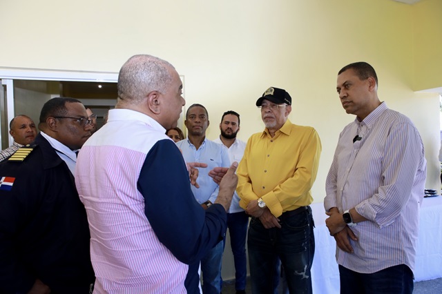  Presidente del Indotel visita cárcel La Vega para iniciar plan piloto de bloqueadores de señal de recintos penitenciarios del país