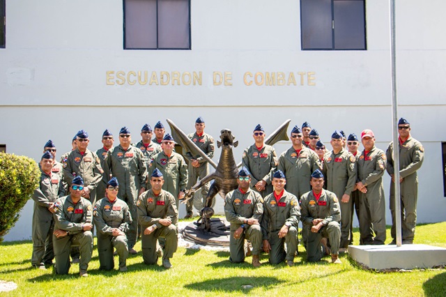  Fuerza Aérea conmemora 62 aniversario del Escuadrón de Combate con actos patrios y misa de acción de gracias