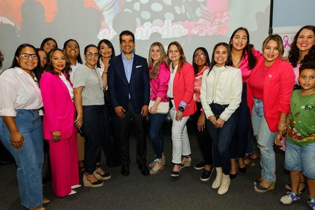  Celebran en conmemoración al mes de concientización sobre el cáncer de mama actividad en la UASD