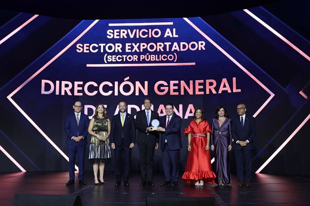  ADOEXPO reconoce a la DGA por su servicio al sector exportador