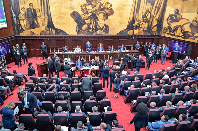  Asamblea Nacional Revisora aprueba en primera lectura modificaciones a siete artículos de la Constitución