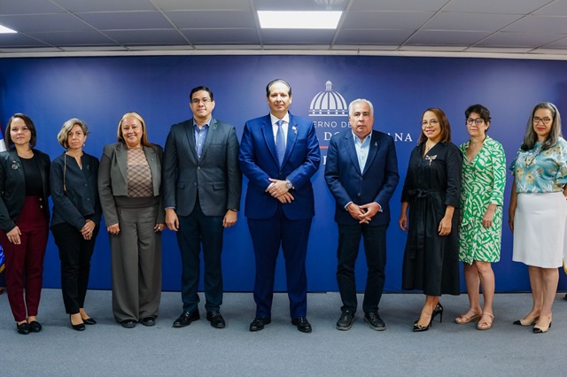  Ministro de Salud, Víctor Atallah garantiza el fortalecimiento de los servicios de salud mental