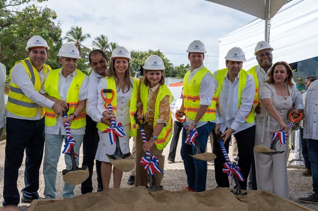  Gobierno inicia la construcción de Unidad Traumatológica del Hospital Luis Bogaert en Valverde