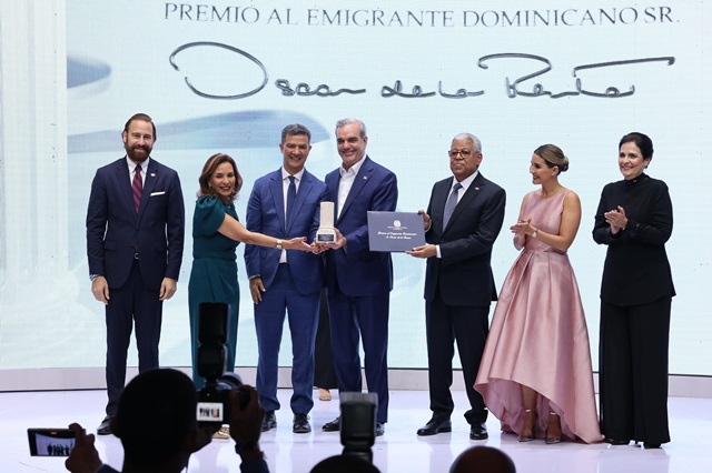  Otorgan a  Ydanis Rodríguez el Premio al Emigrante Dominicano Oscar de la Renta 