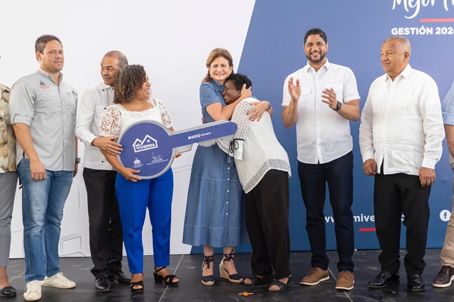  Raquel Peña entrega viviendas, espacios deportivos y centros comunitarios en San Cristóbal