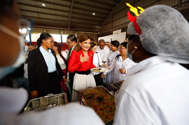  La Brisita llega al Cibao! Raquel Peña encabeza lanzamiento del Bono Navideño y Almuerzos del Cambio