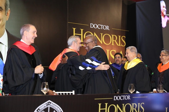  Presidente Abinader recibe Doctorado Honoris Causa de la UASD