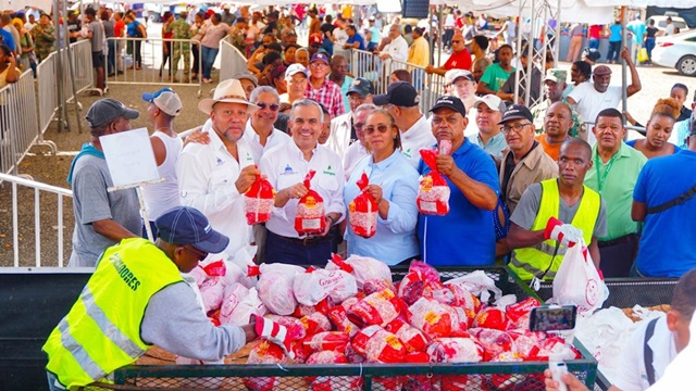  Más de 50 productos y dos combos especiales fueron vendidos en Feria Navidad del Cambio con el Inespre en San Cristóbal