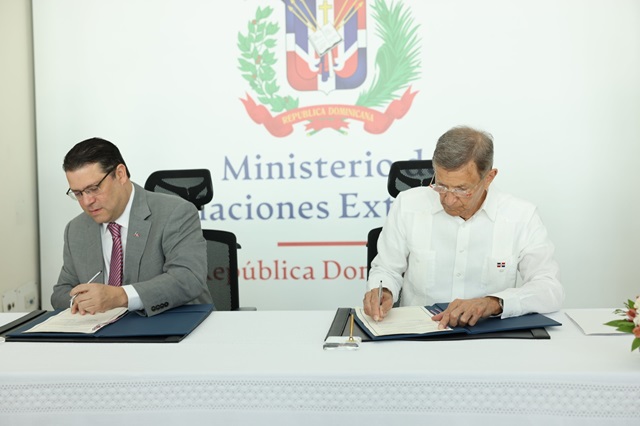  MIREX Y DGA firman acuerdo para potenciar las exportaciones y eficientizar procesos administrativos