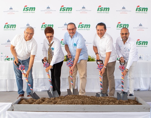  Industrias San Miguel y el Ministerio de Educación firman convenio para la construcción de un nuevo plantel educativo en Santiago Rodríguez