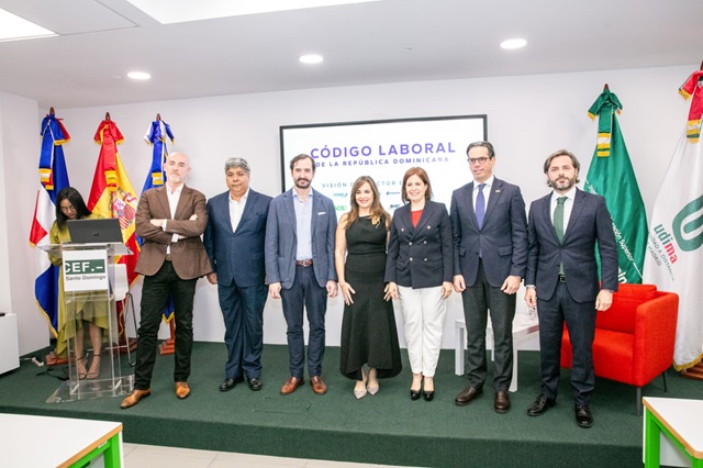  CEF.- Santo Domingo celebra foro empresarial sobre el Código laboral