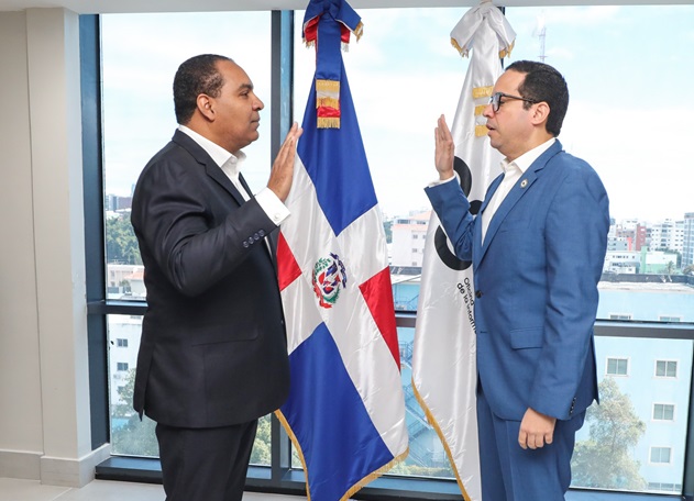  Edgar De Jesús Batista es juramentado nuevo director general de la OGTIC