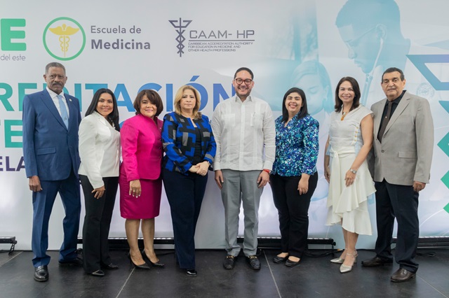  Escuela de Medicina de la UCE obtiene acreditación internacional de CAAM-HP