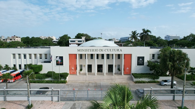  Ministerio de Cultura dispone evaluación de daños en el mural de Silvano Lora en San Pedro de Macorís