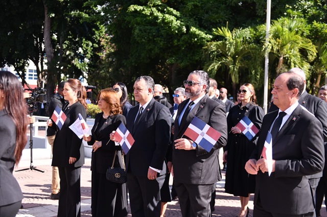  JCE deposita ofrenda floral en el Altar de la Patria con motivo a el 181 aniversario de la Independencia Nacional