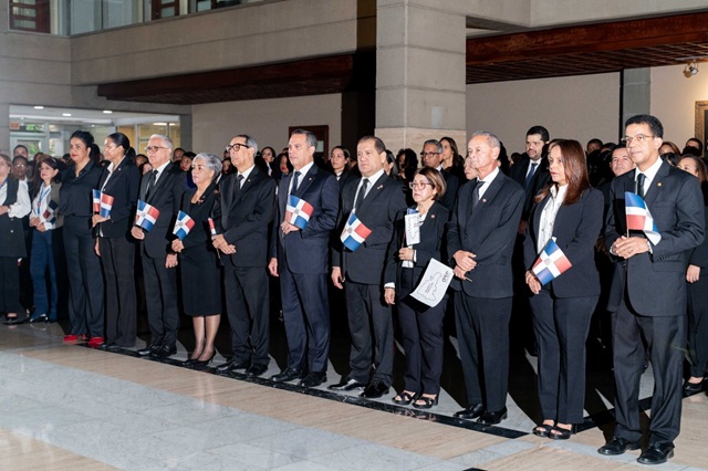  Poder Judicial rinde homenaje a la Bandera Nacional con motivo al Mes de la Patria