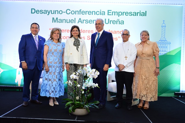  La vicepresidenta Raquel Peña expone sobre: «Mujeres Líderes Impulsando Economías Sostenibles»