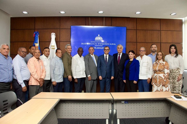  Gobierno anuncia aumento salarial de un 30% y un 25% al sector turístico nacional