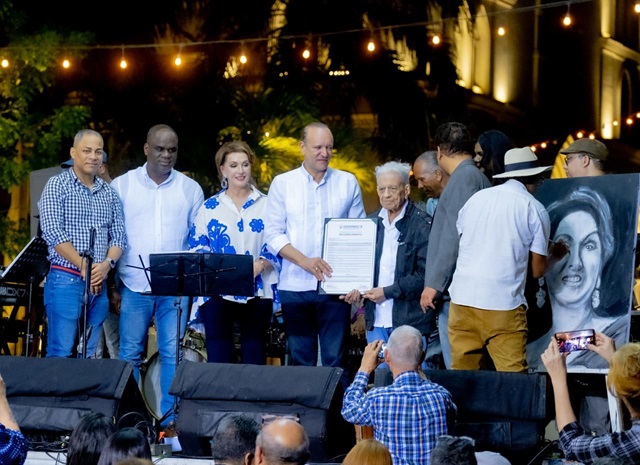  Concejo de Regidores de Santiago reconoce a Cecilia García y a Cuqui Batista durante el Festival Internacional Arte Vivo 2025