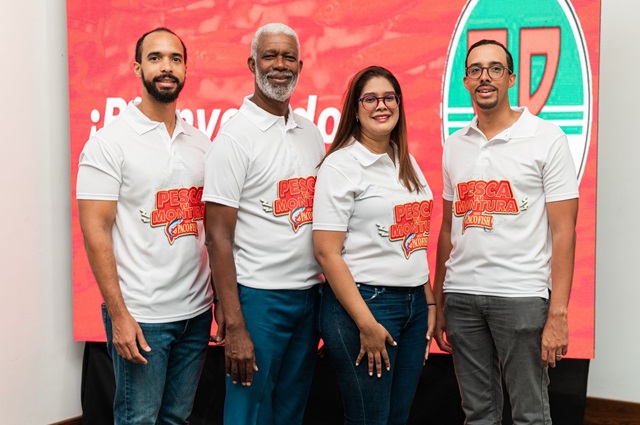  Ejecutivos de Casa Paco presentan promoción Pesca tu Montura