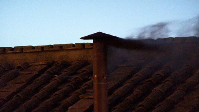  Cónclave, primera fumata negra