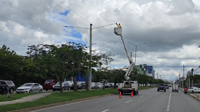  Edenorte y Alcaldía de Santiago iluminan tramo de la Autopista Duarte próximo al HOMS