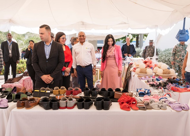  Procuradora general valora feria artesanal de privados de libertad