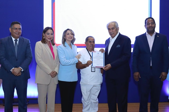  Supérate, con el apoyo del BID, gradúa segunda promoción de personas cuidadoras